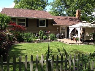 3rd image of 857 Hillcrest Dr