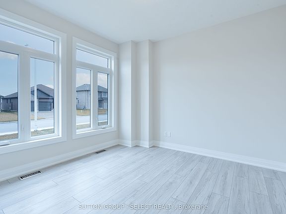 5th image of 241 Leitch St