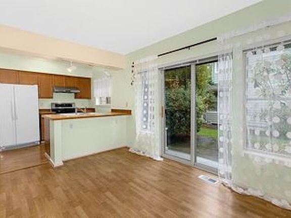 4th image of 16153 NE 93rd Way