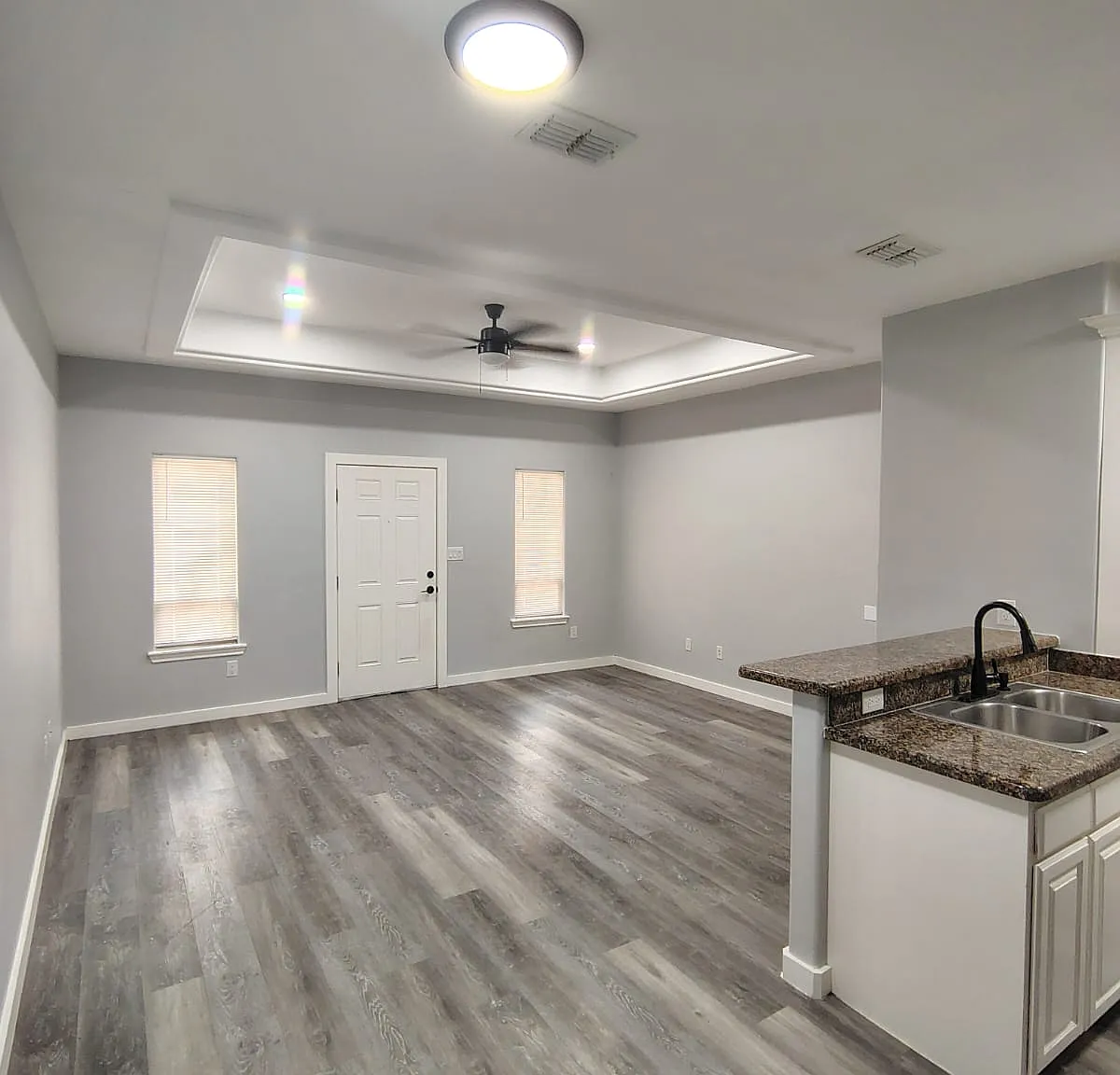 1 bed, 900 sqft, $1,095 — Photo 1