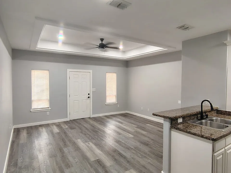 2227 US Highway 281 #A1