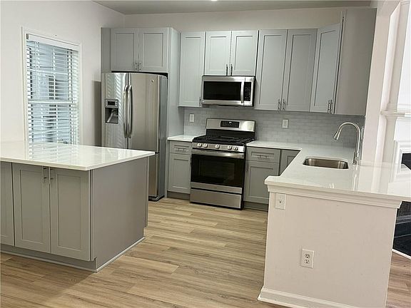4th image of 4162 Howell Park Rd