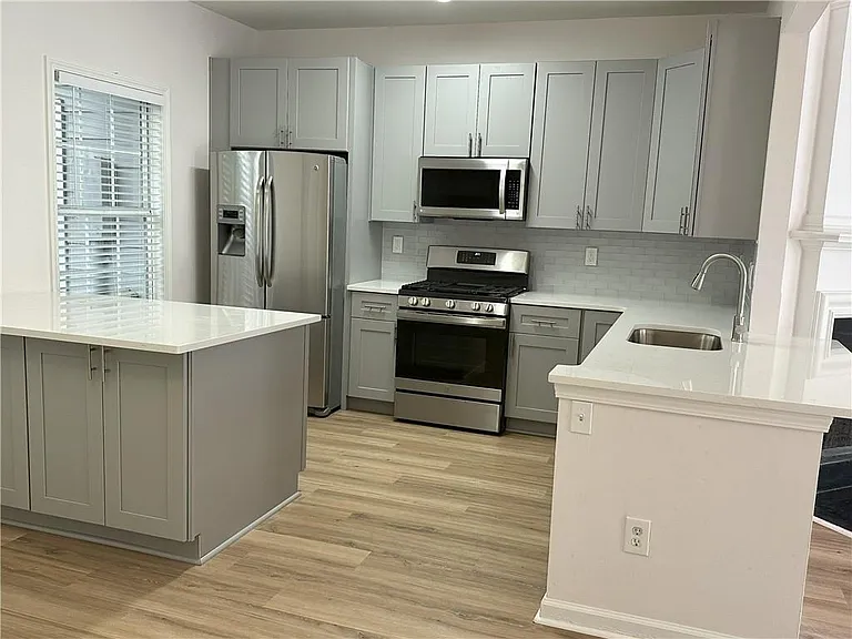 4162 Howell Park Rd — Photo 4