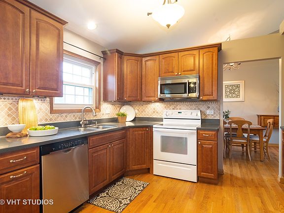 5th image of 411 Tallgrass Cir