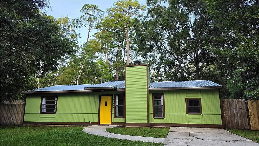3 bed, 2.0 bath, 1116 sqft, $2,300 — Photo 1