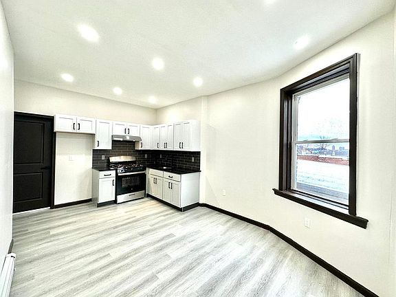 3rd image of 612 N 5th St Floor 1