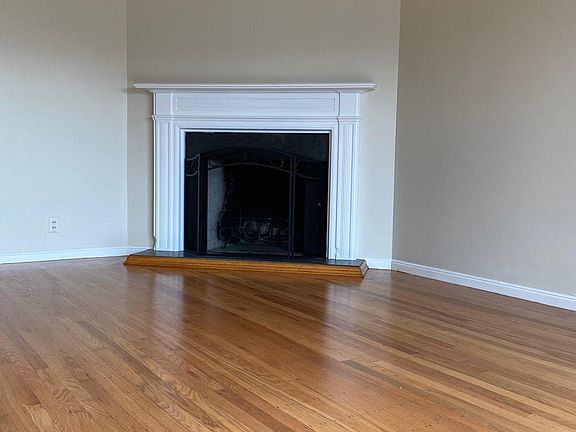 4th image of 1590 27th Ave