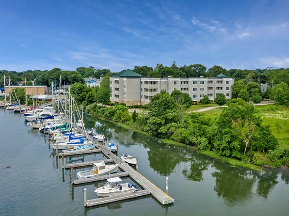 60 Maple St APT 38, Branford, CT 06405