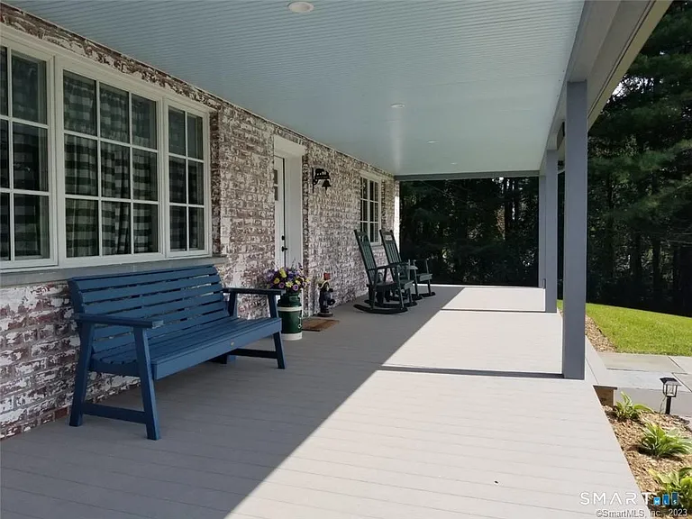 11 Apple Way — Photo 3