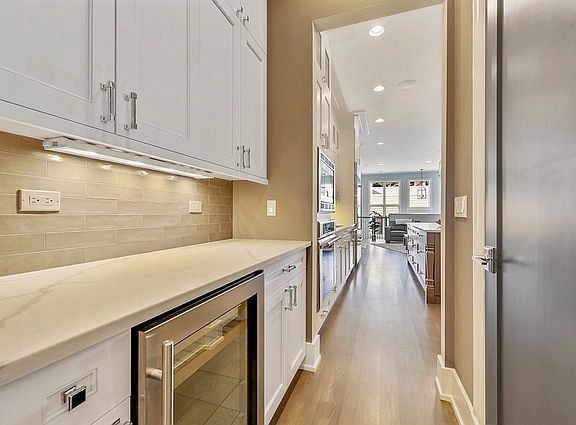 4th image of 2024 W Melrose St