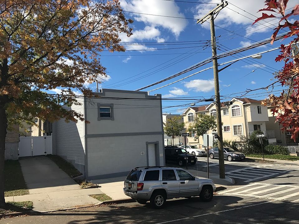 2nd image of 182 Vermont Ave