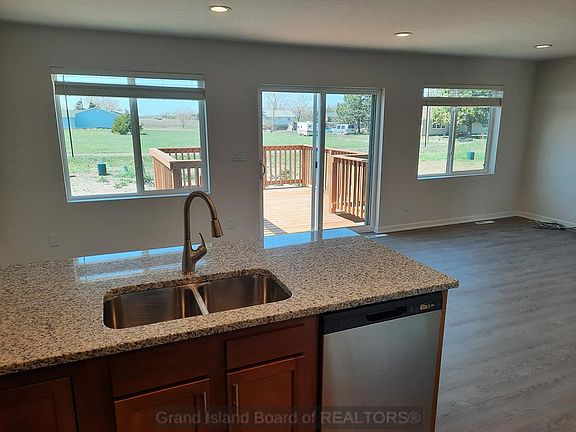 4th image of 715 Roosevelt Dr