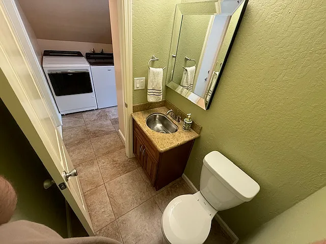 6104 Chateau Ct — Photo 29