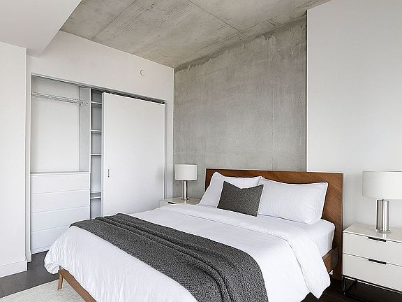 5th image of 111 Bathurst St #1004