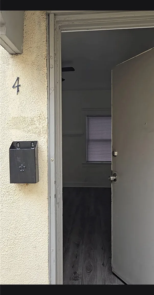 Studio, 600 sqft, $1,375 — Photo 2