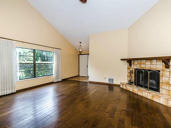 3rd image of 3537 Countrybrook Ln APT 13
