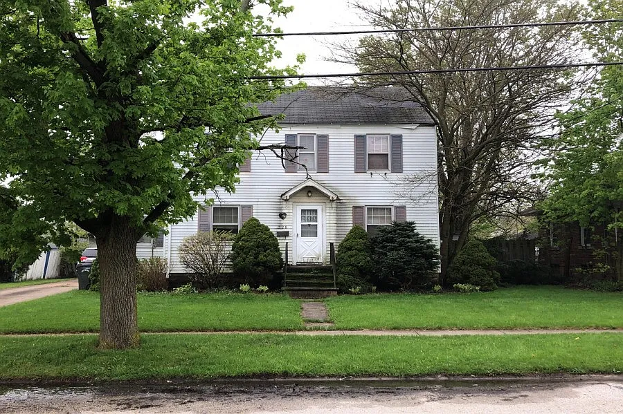 328 Foster Ave photo 1
