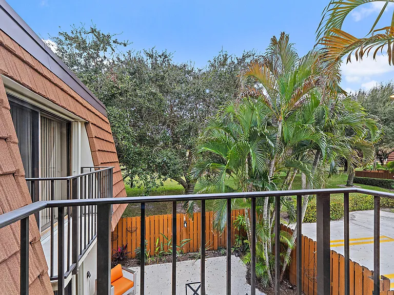 3052 30th Ct — Photo 36
