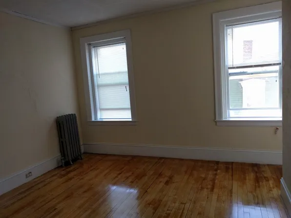 82 Elm St, Worcester, MA