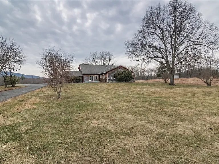 89 Potwine Ln — Photo 3