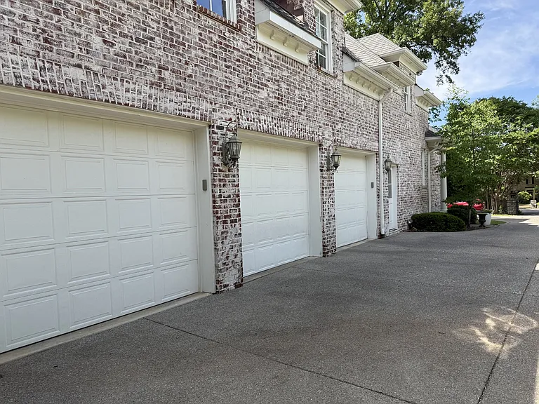3205 Woodlawn Dr — Photo 38
