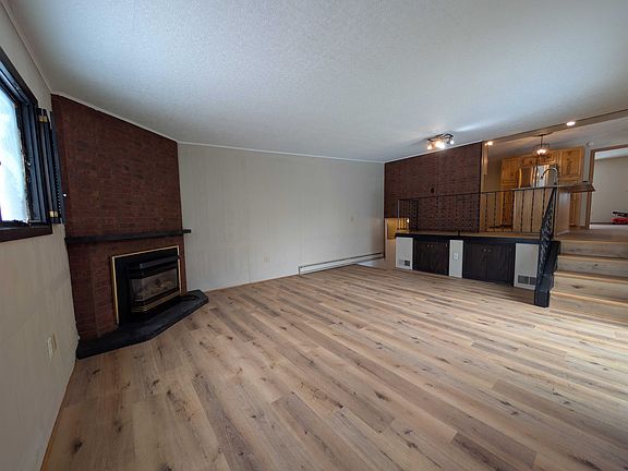 5th image of 107 N Lincoln St