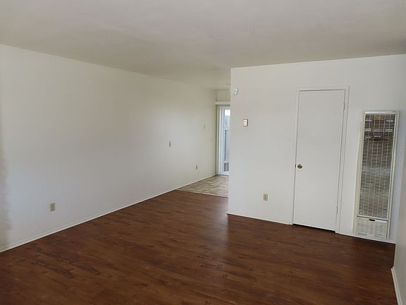 3rd image of 225 McCulloch Cir APT 3