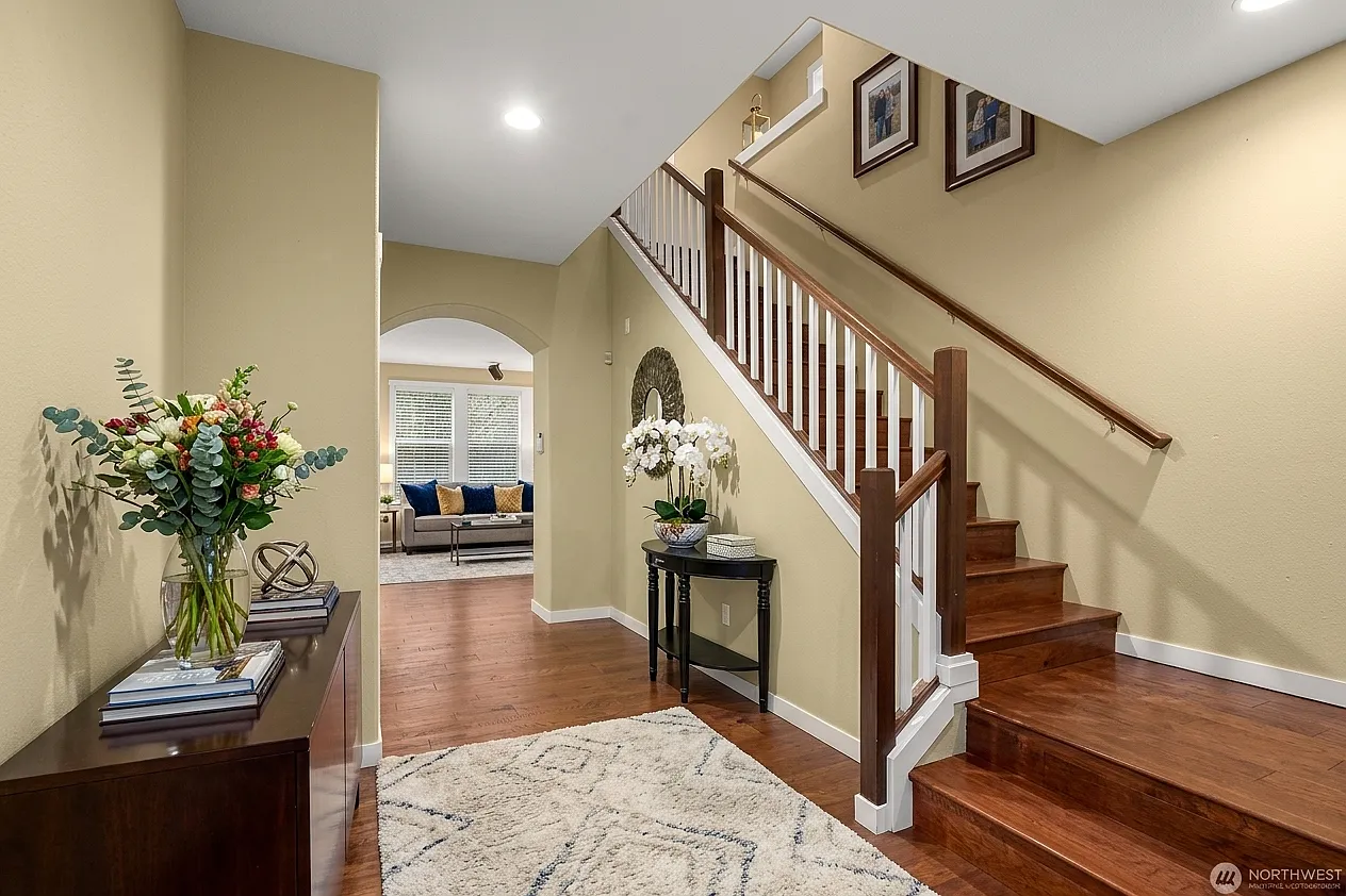 5 bed, 3050 sqft, $3,999 — Photo 4