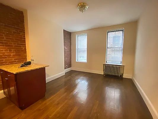 1st image of 204 E 90th St #3R