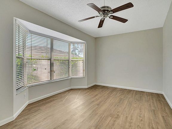 4th image of 1022 Island Manor Dr