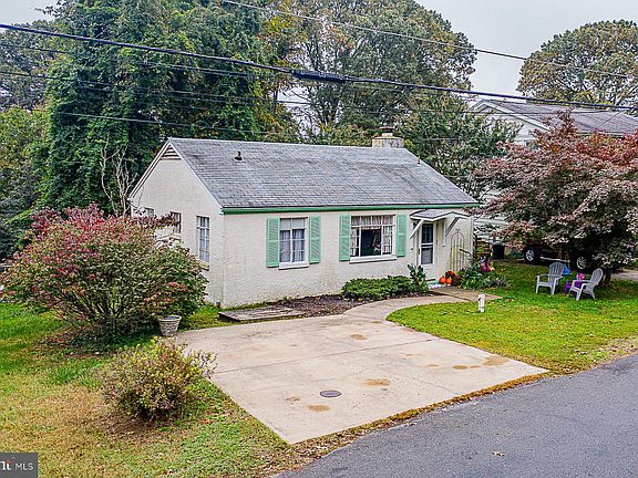 2nd image of 1051 Saint Margarets Dr