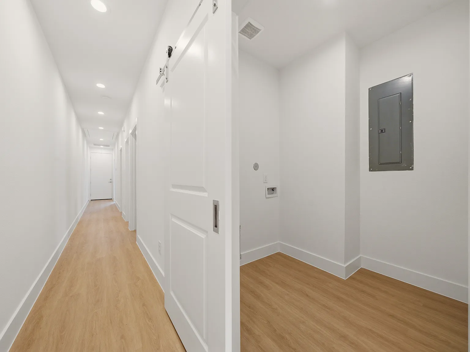 3 bed, 1300 sqft, $1,900 — Photo 1