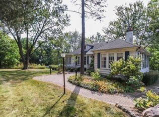 581 Signal Hill Rd, North Barrington, IL 60010