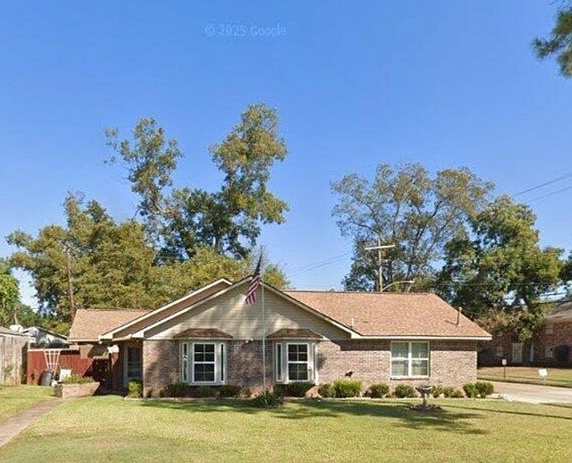 1st image of 972 Captain Shreve Dr