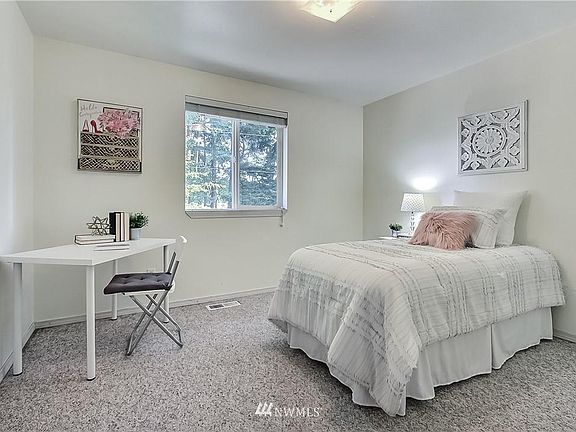 5th image of 1269 Bigelow Ave NE