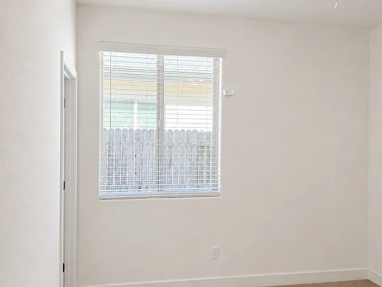 1908 E Monte Vista Ave — Photo 32