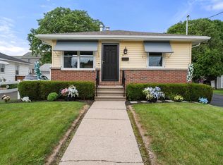 27 Moore St, Chicopee, MA 01013