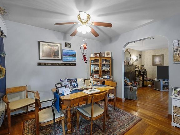 4th image of 136 Earl Ave