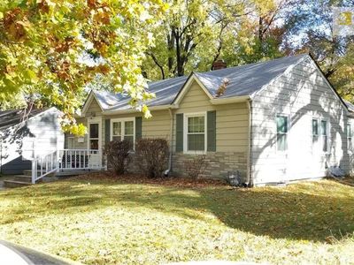 8725 Maiden Ln, Kansas City, MO, 64114