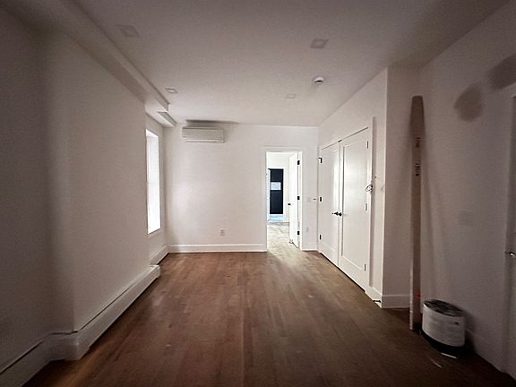 4th image of 232 Van Horne St #4E