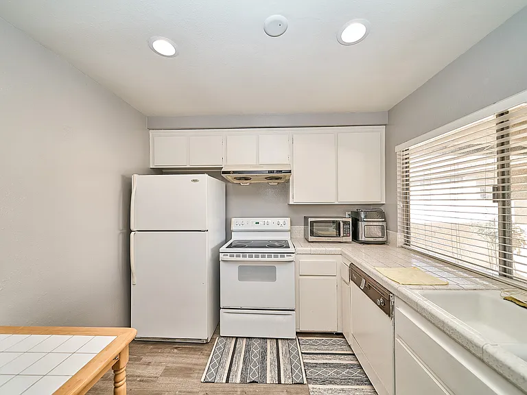 216 N Alhambra Ave #B — Photo 10
