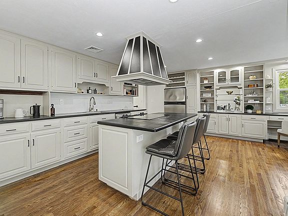 2nd image of 25 Cynthia Rd