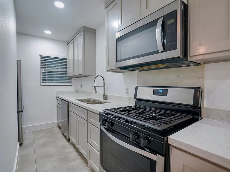 1800 Grace St — Photo 15