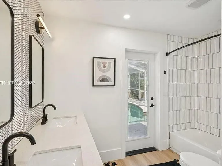 444 N Barfield Dr — Photo 24
