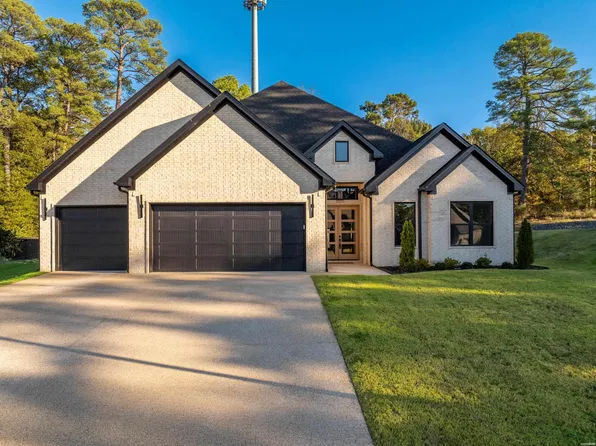 335 Arlington Park Dr, Hot Springs, AR 71901