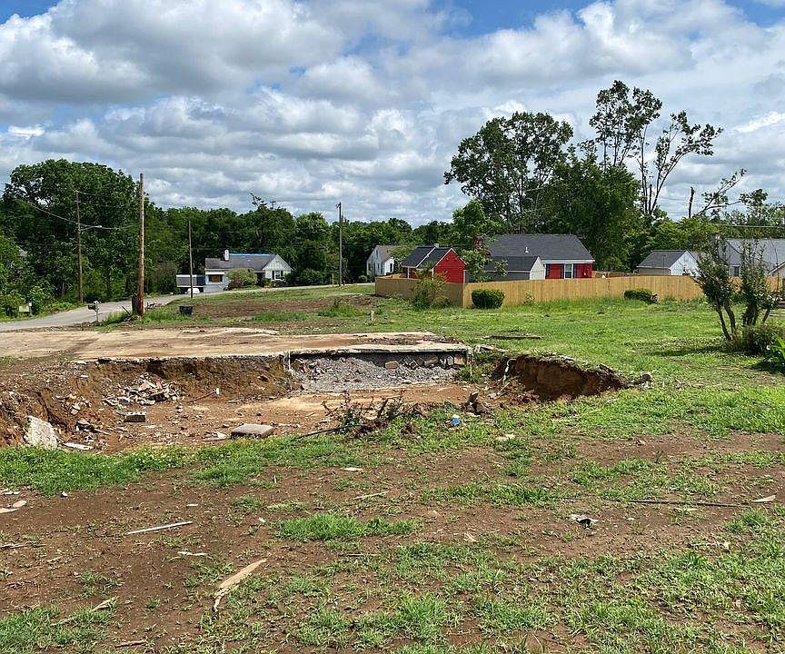 2nd image of 1901 Holly St
