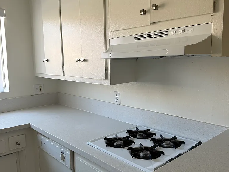 17830 Magnolia Blvd #5 — Photo 5