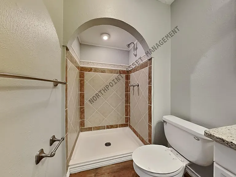 8825 Miami Dr — Photo 12