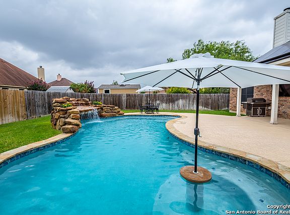 2nd image of 15617 Glenn Ln