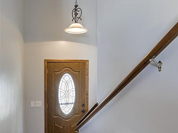 3rd image of 7716 Edgewood Blvd